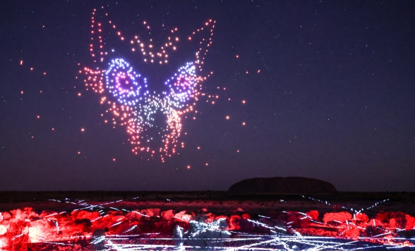 【シドニー発着】2泊3日 ウルル スタンダードプラン (出発日：水・金・日曜日限定)＋ウィンジリウィル・トワイライトショー